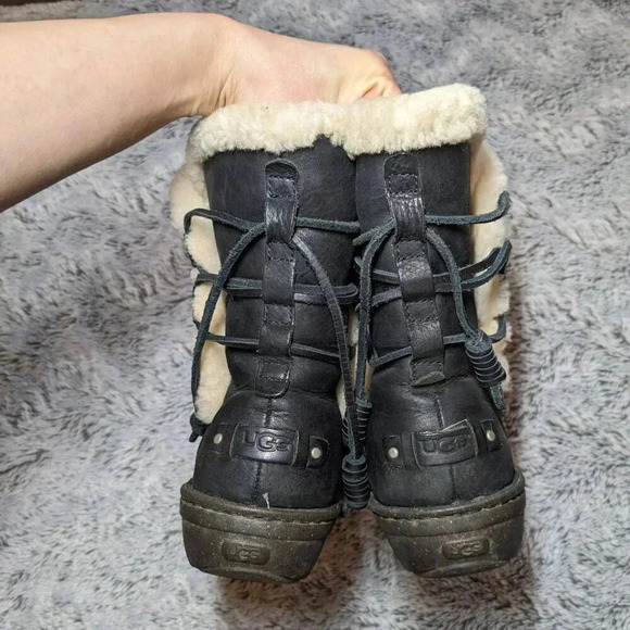 Ugg Akadia Black Boots Sheepskin Fur Lined Size 7 - Picture 7 of 9